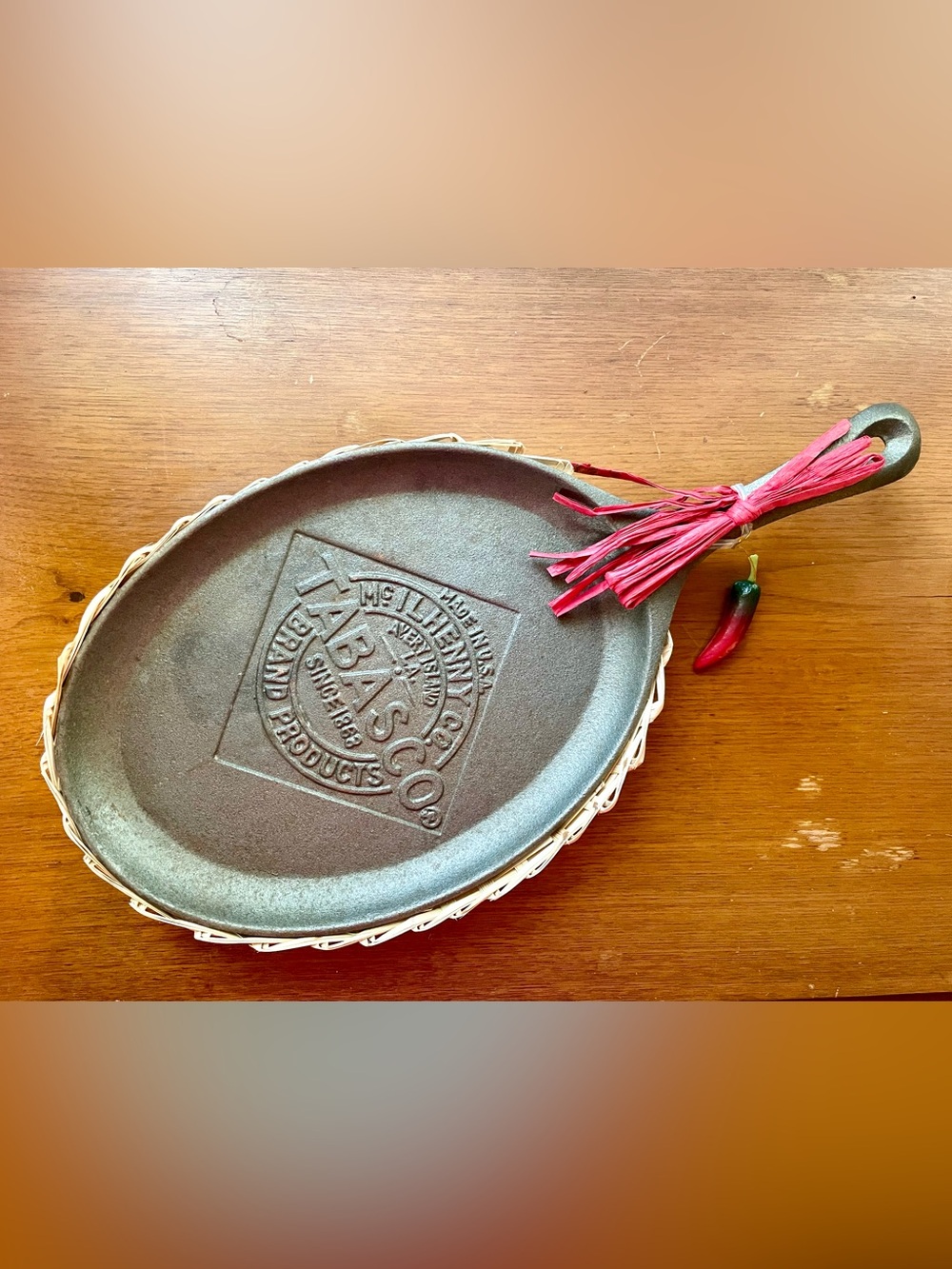 Vintage Unused Tabasco Cast Iron Fajita Skillet with Woven Basket